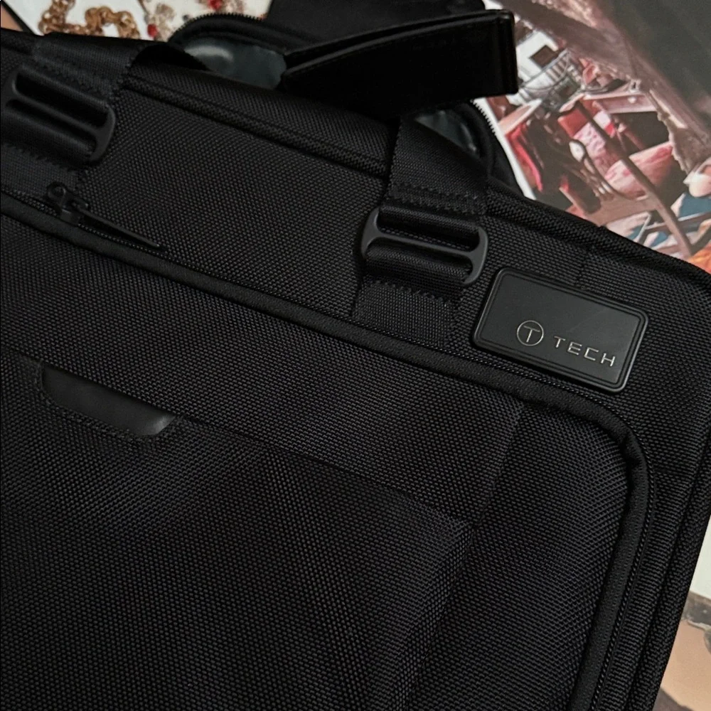 Tumi 🕶️ corner